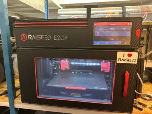 Raise3D E2CF 3D-tulostin esittelylaite
