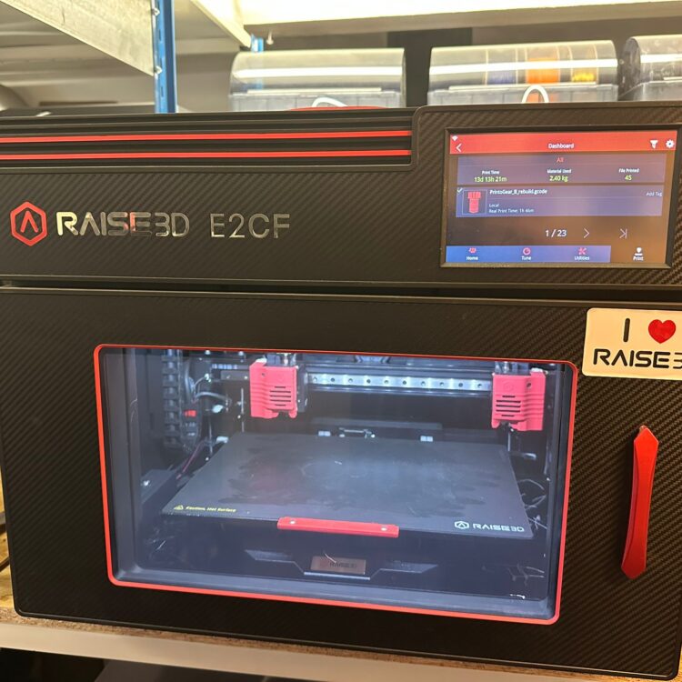 Raise3D E2CF 3D-tulostin esittelylaite